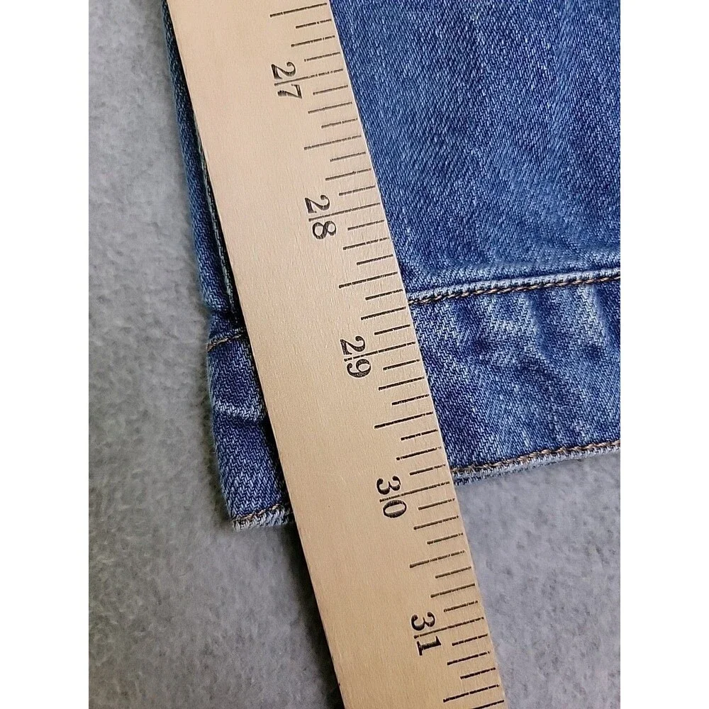 Aritzia please see
